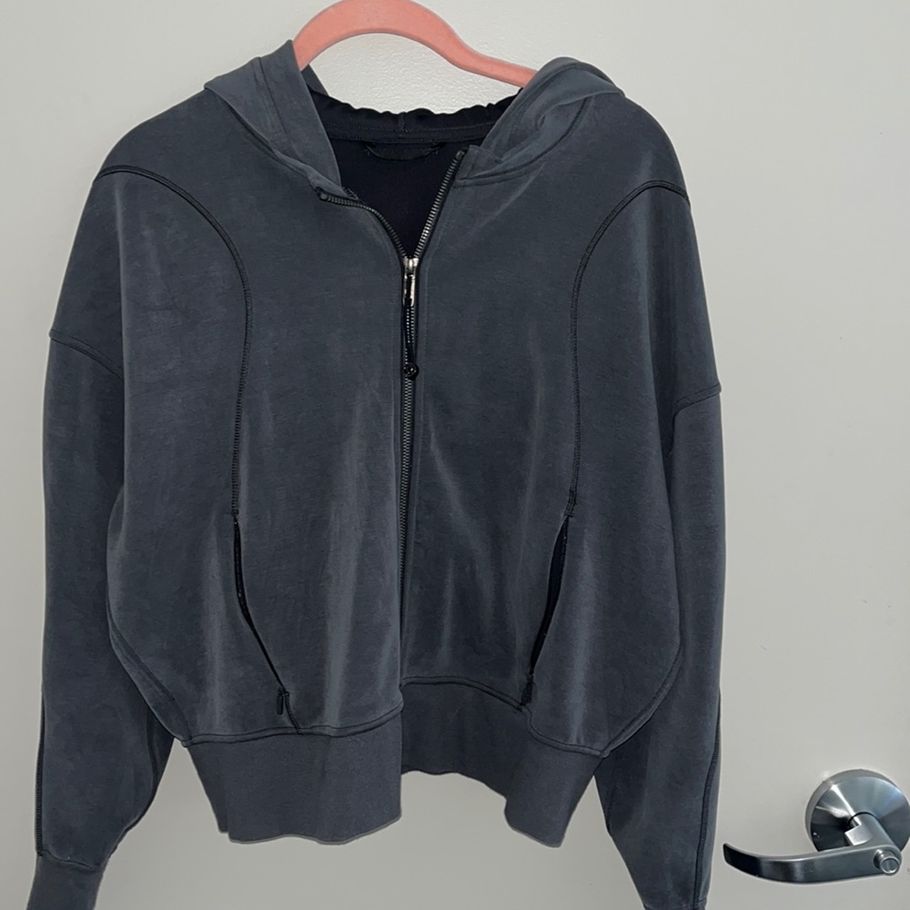 Womens Size 6 Lululemon softstreme jacket